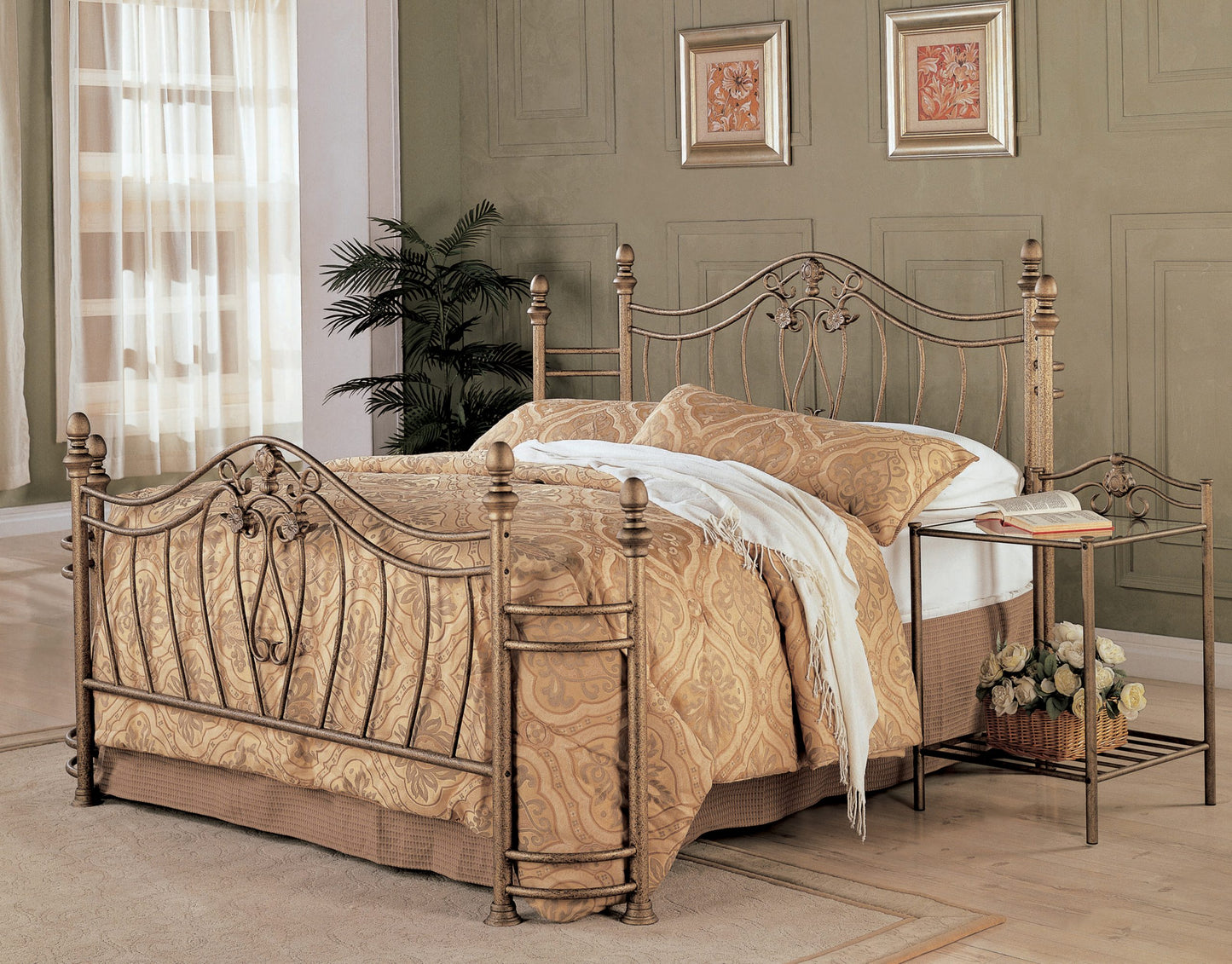 ANTIQUE - BED